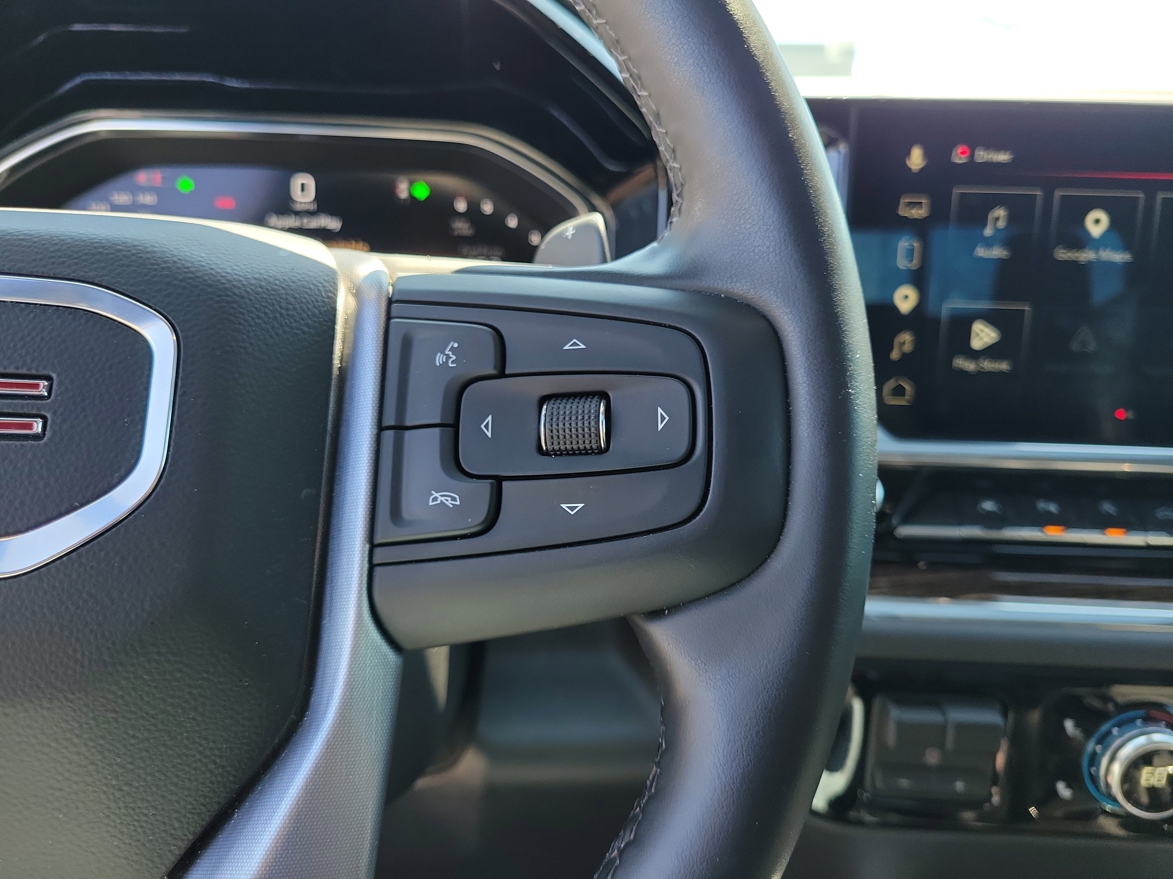 Used 2025 Summit White GMC Elevation image 22
