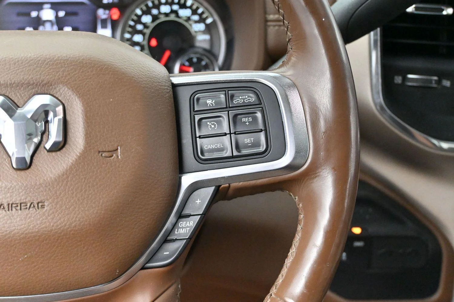Used 2019 Black Forest Green Pearlcoat Ram Laramie image 15