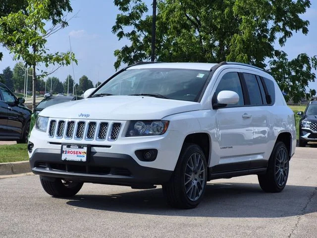 Used 2014 White Jeep Latitude image 3