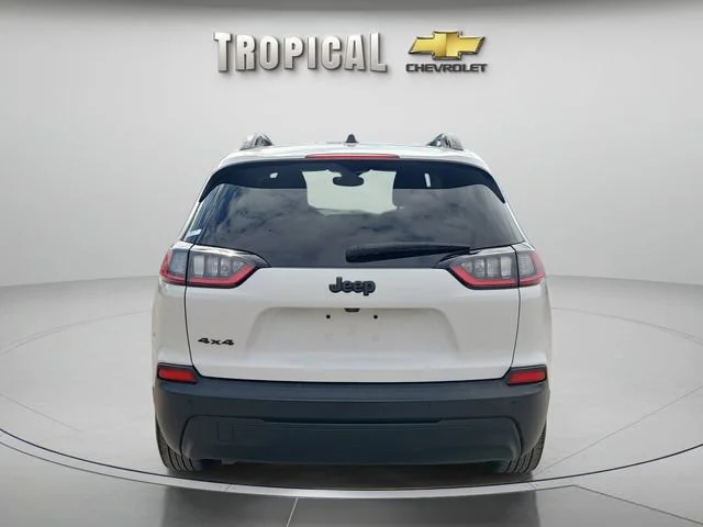 Used 2023 White Jeep Altitude Lux image 4