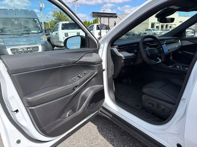 New 2026 White Jeep  image 11