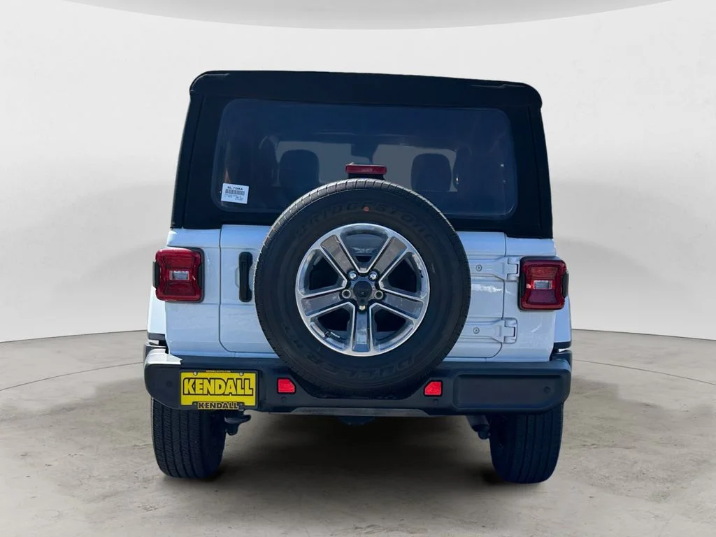 Used 2021 White Jeep Unlimited Sahara image 6