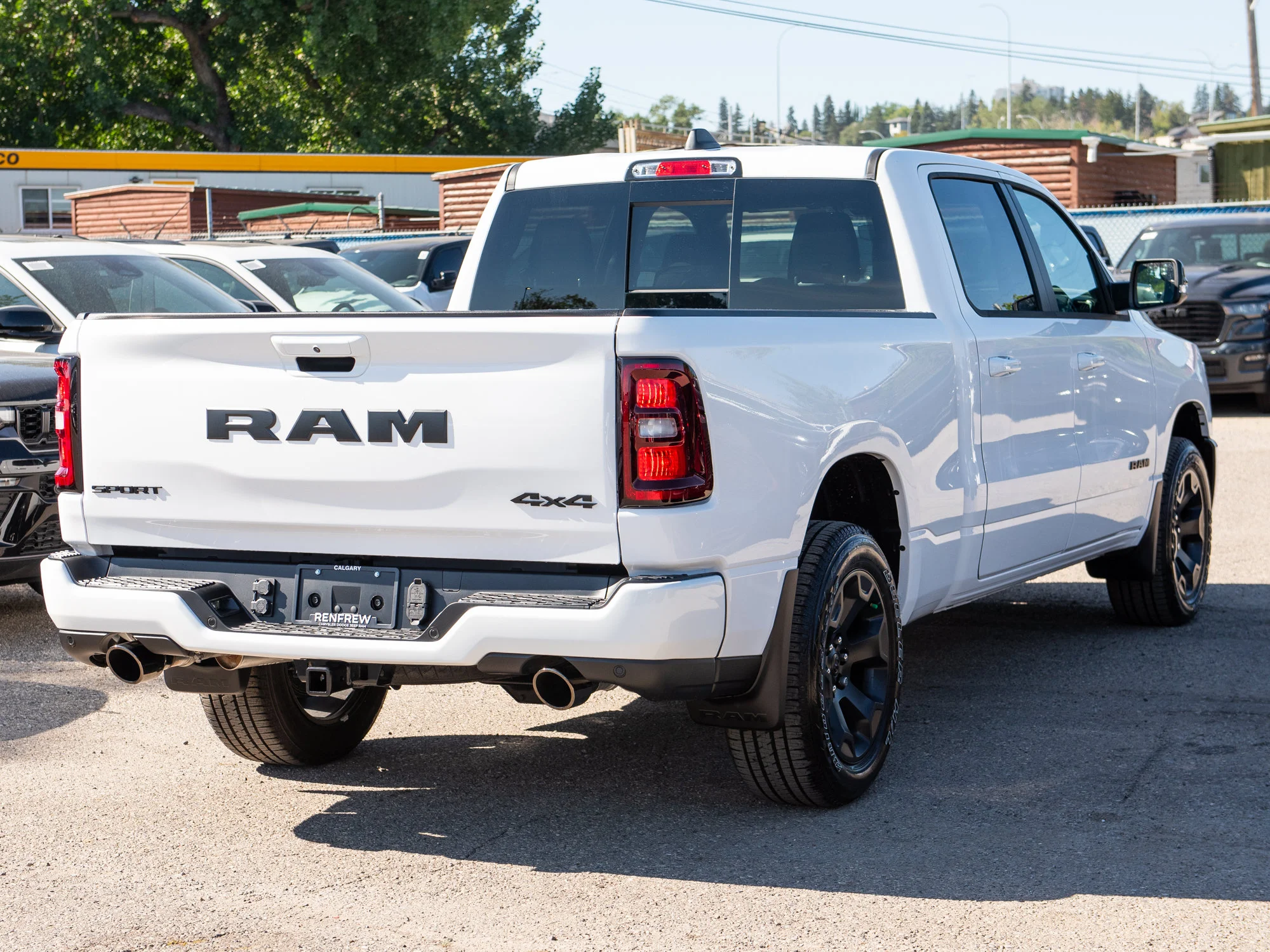 New 2026 White RAM Sport* Crew Cab 4x4, Panoramic Sunroof, Heated Seats/Wheel, Nav image 6