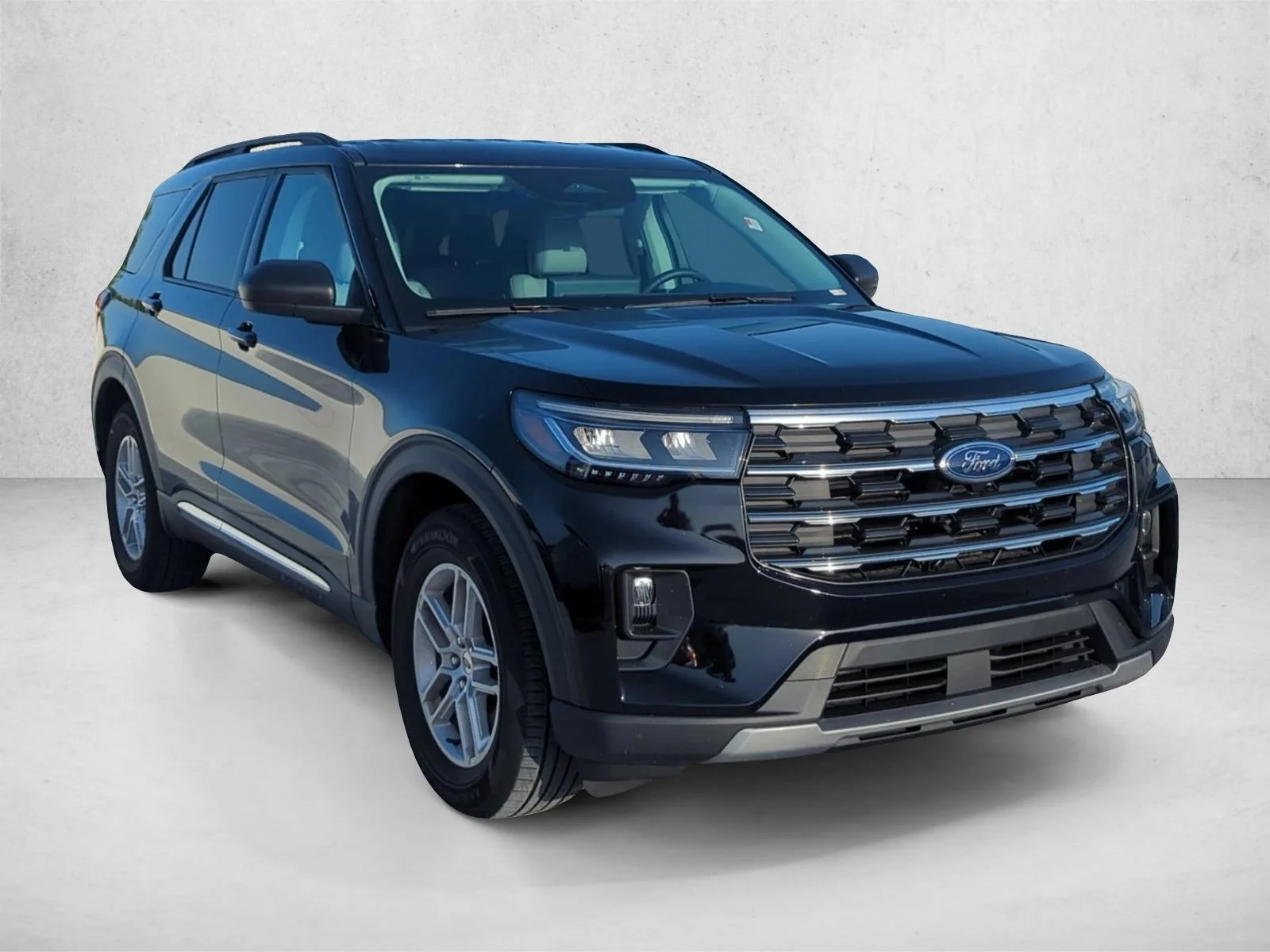 Used 2025 Agate Black Metallic Ford Active image 3