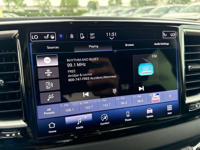 Used 2024 Silver Chrysler Touring L image 22