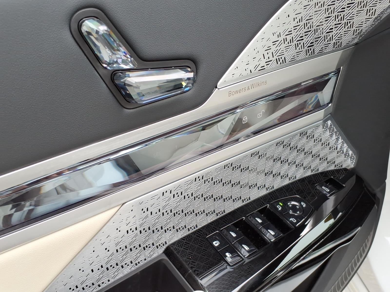 Used 2025 Mineral White Metallic BMW 760i xDrive image 13