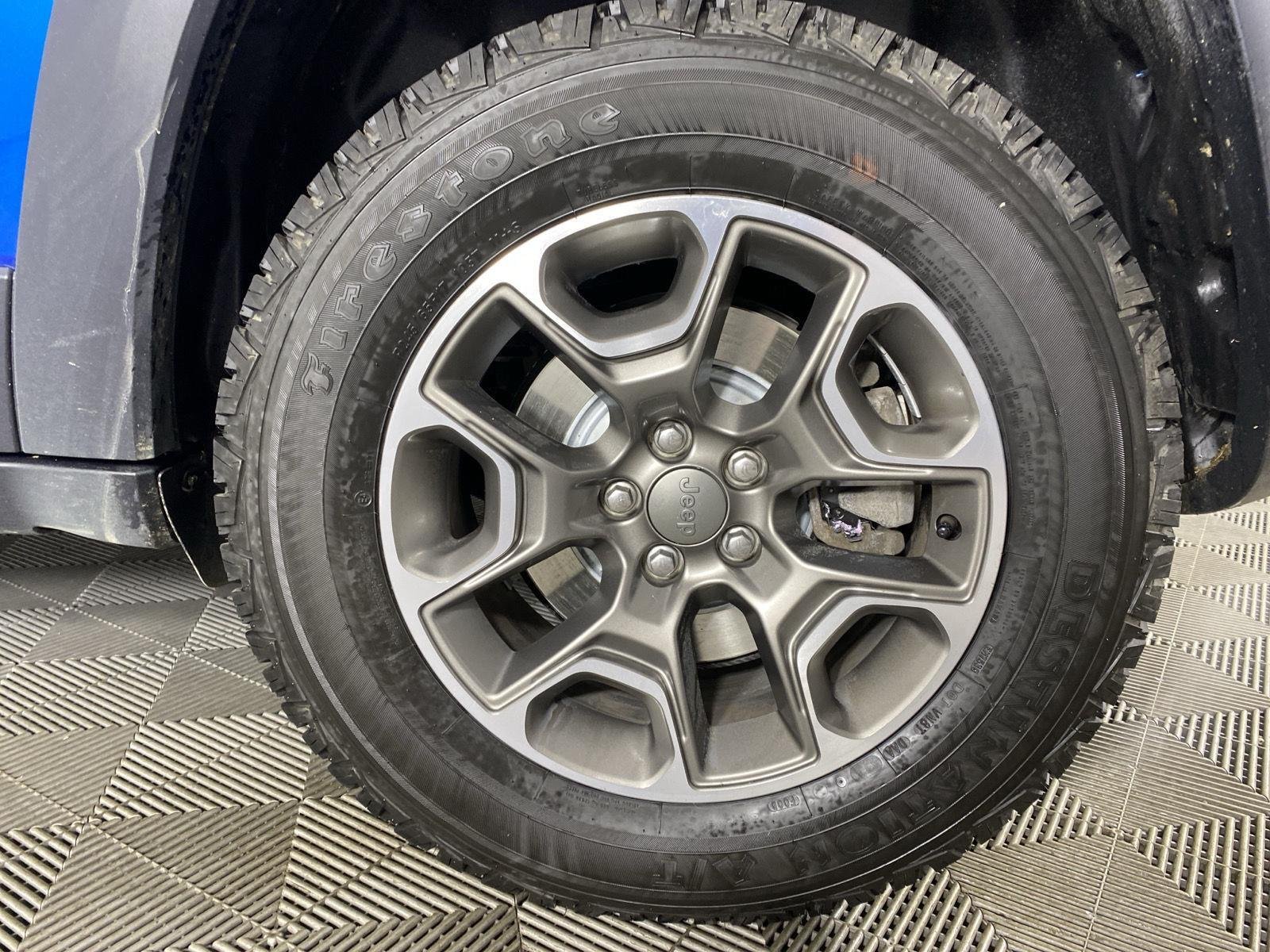 Used 2022 Hydro Blue Pearlcoat Jeep Trailhawk image 9