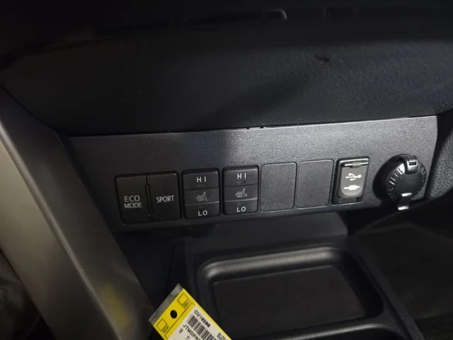 Used 2018 Blizzard Pearl Toyota Limited image 20