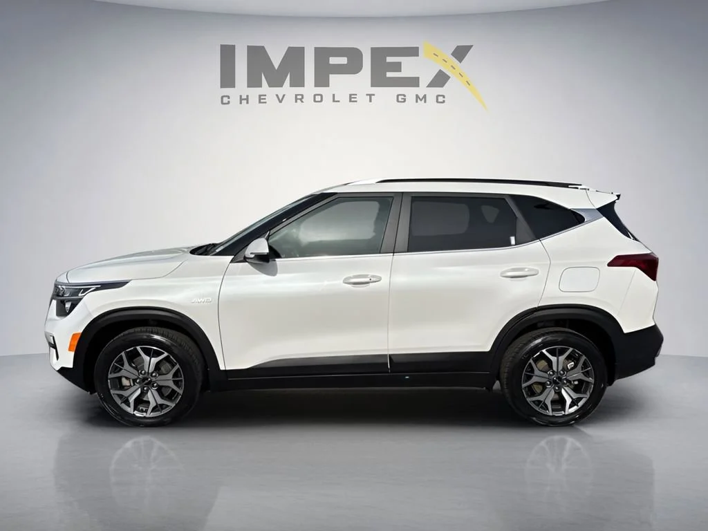 Used 2023  Kia EX image 2