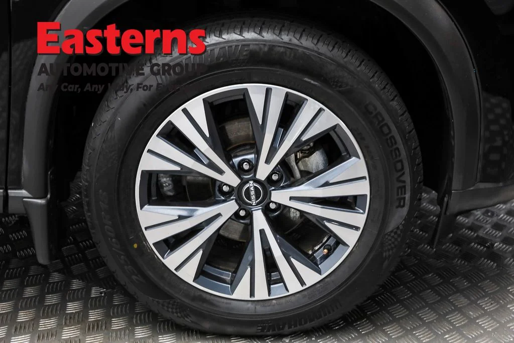 Used 2022 Black Nissan SV image 31