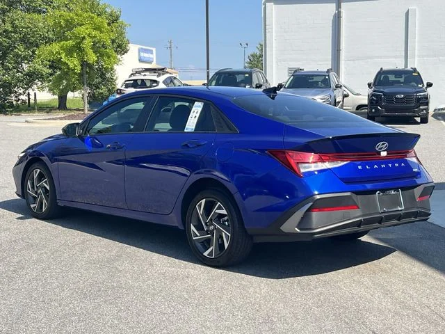 Used 2025 Blue Hyundai SEL Sport image 11
