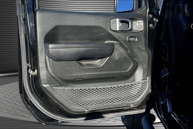 Used 2022 Black Jeep Altitude image 21