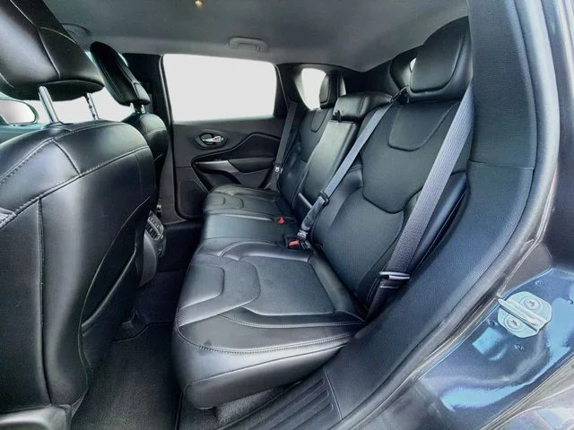 Used 2019 Gray Jeep Limited image 24