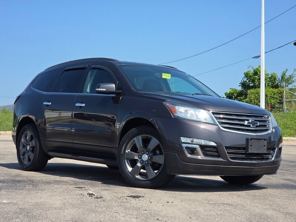 Used 2017 Chevrolet Traverse 2LT with VIN 1GNKRHKD9HJ176524 for sale in Miamisburg, OH