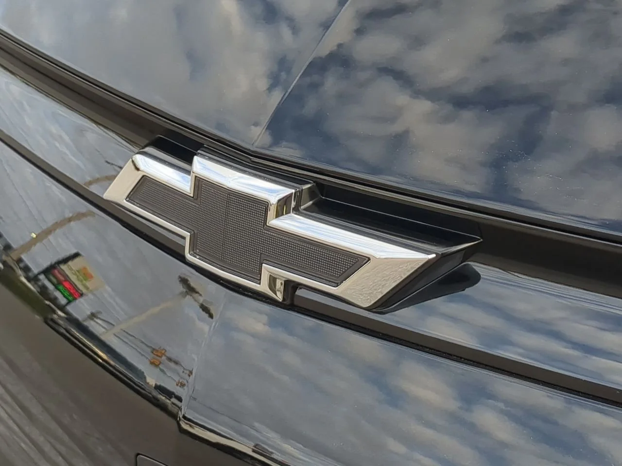 New 2027 Mosaic Black Metallic Chevrolet LT image 32