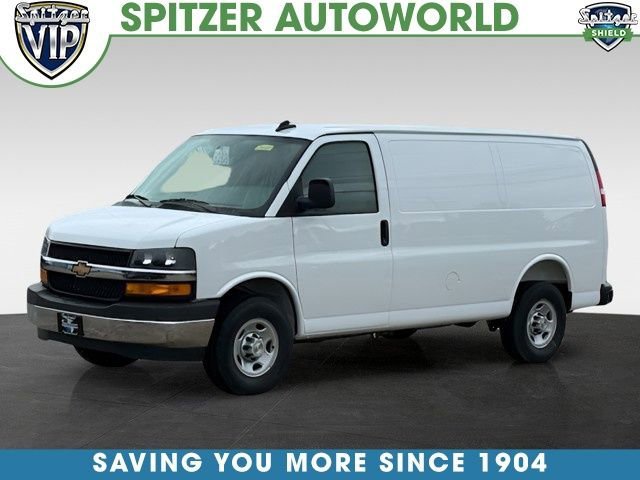 New 2025 Summit White Chevrolet WT image 9