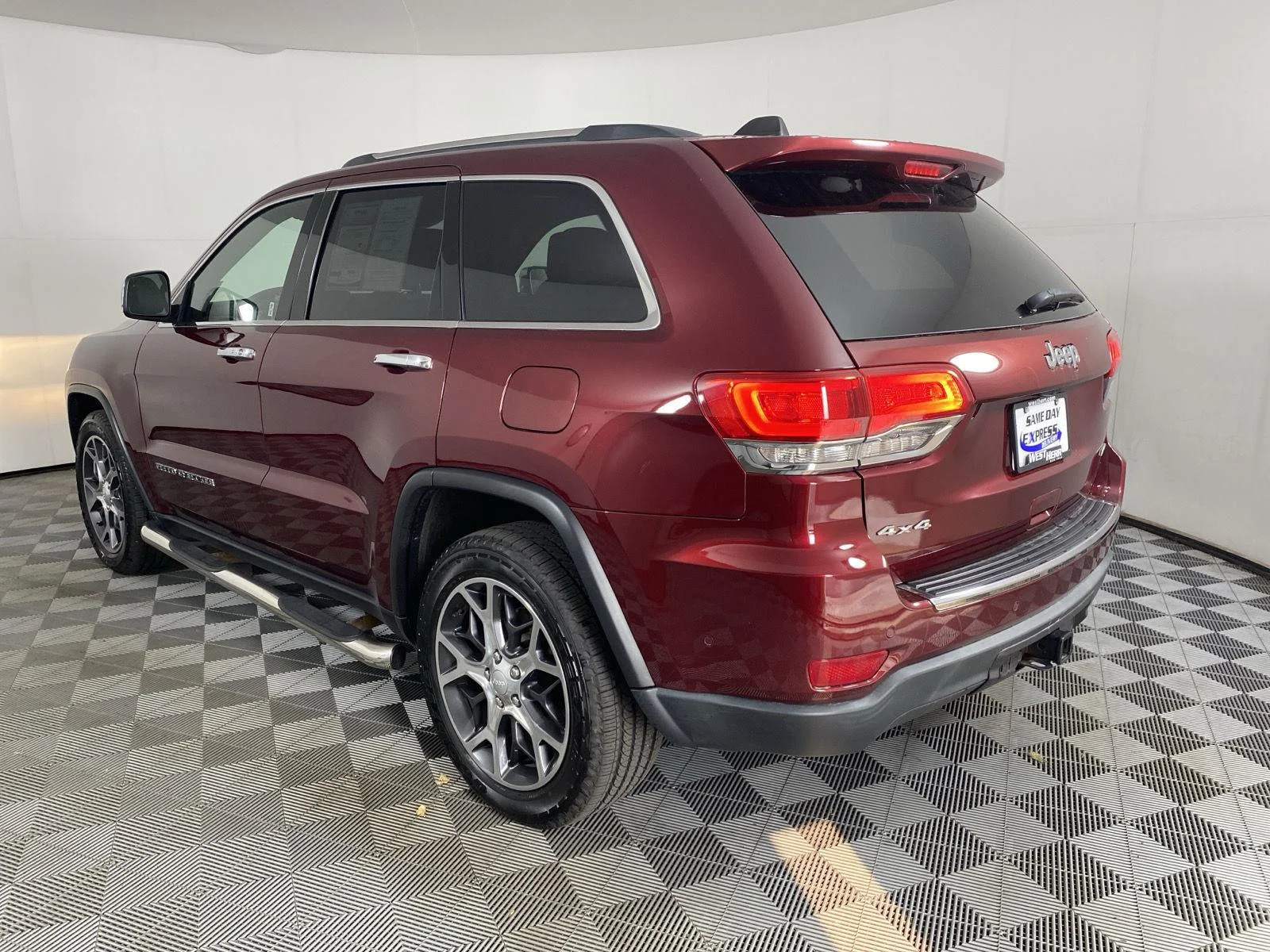 Used 2019 Velvet Red Pearlcoat Jeep Limited image 5