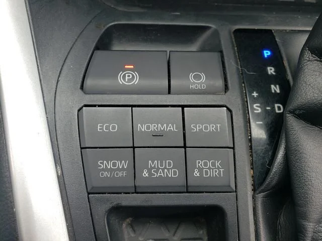 Used 2019 Gray Toyota XLE Premium image 19