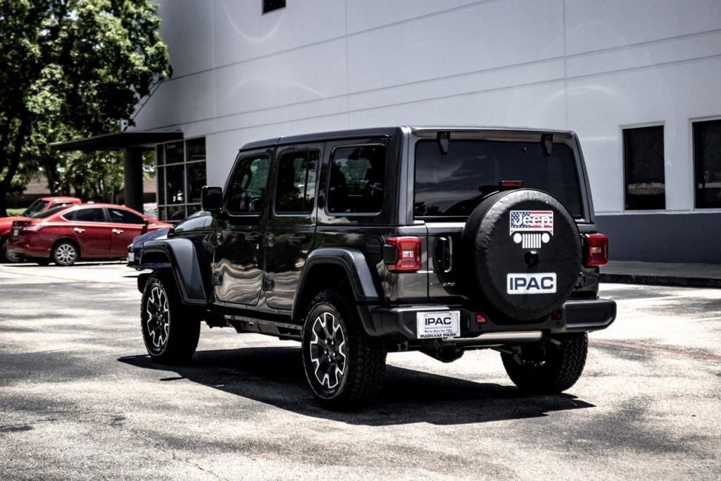 New 2025 Granite Crystal Metallic Clear-Coat Exterior Paint Jeep Sahara image 5