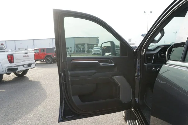 Used 2024  GMC Denali image 11