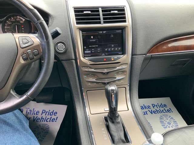 Used 2014 Silver Lincoln Base image 22