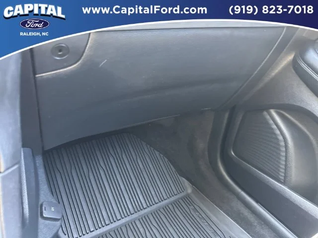 Used 2022 White Ford SEL image 27