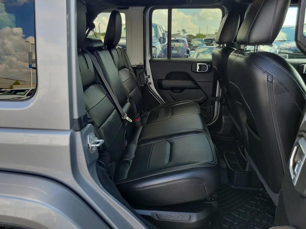 Used 2021 Silver Jeep Unlimited Sahara 4x4 image 27