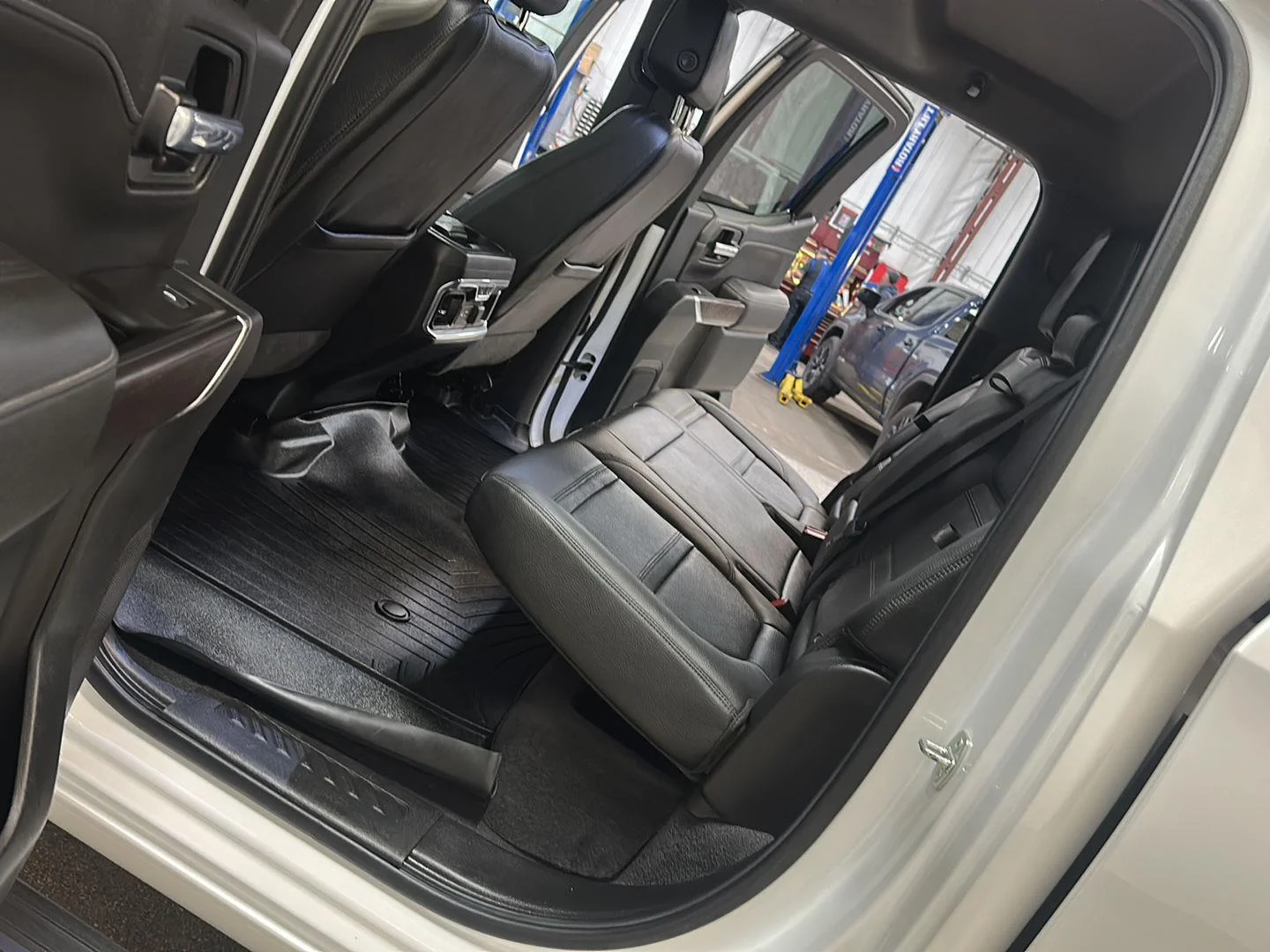 Used 2020 White Frost Tricoat GMC Denali image 31