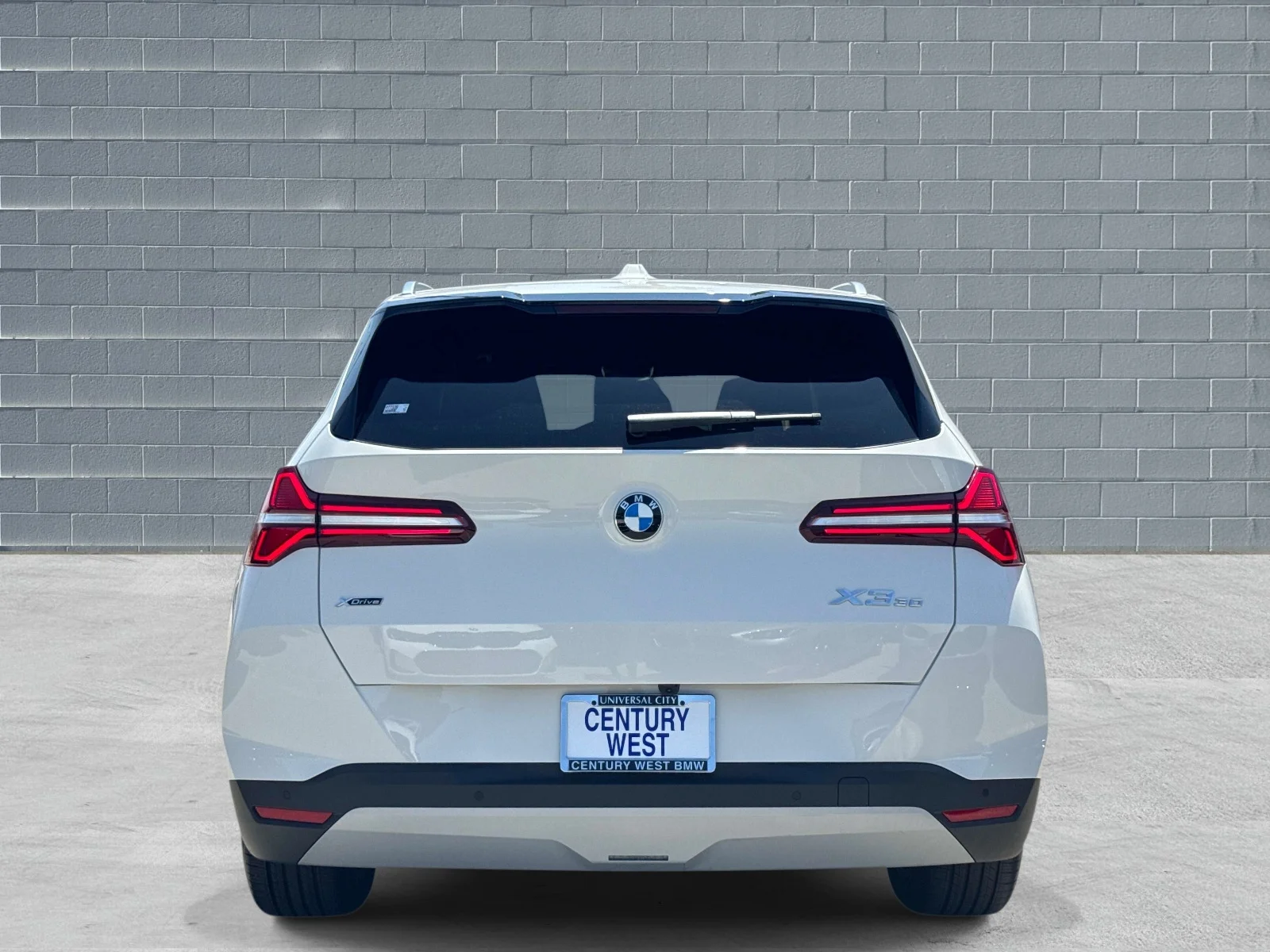 Used 2026 Alpine White BMW 30 xDrive Sports Activity Vehicle image 4