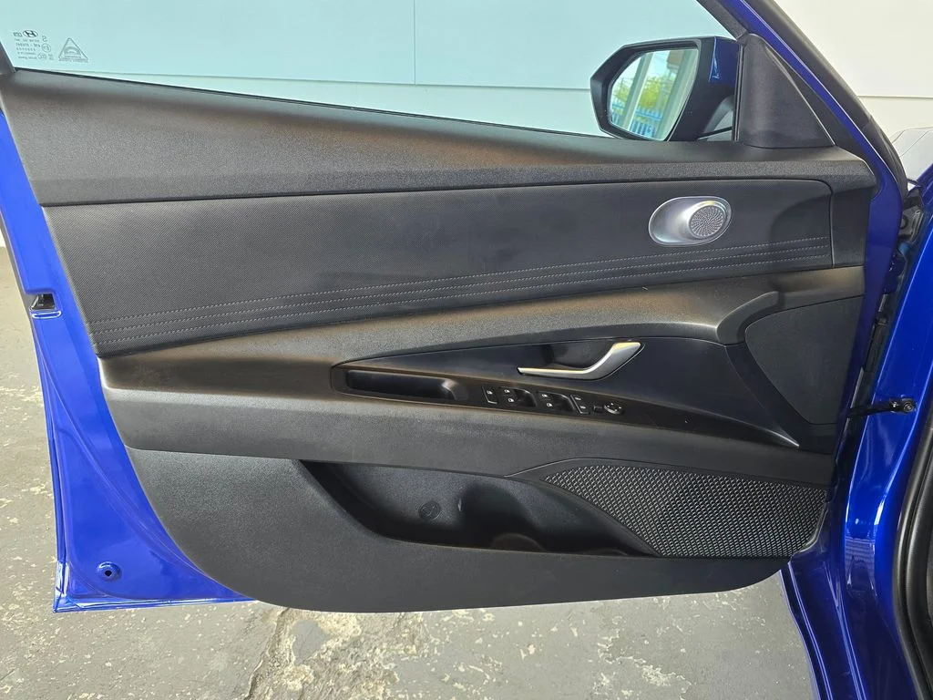 Used 2021 Blue Hyundai SE image 22