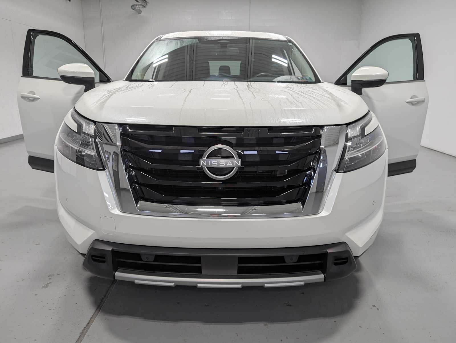 Used 2024 Pearl White Tricoat Nissan SL image 15