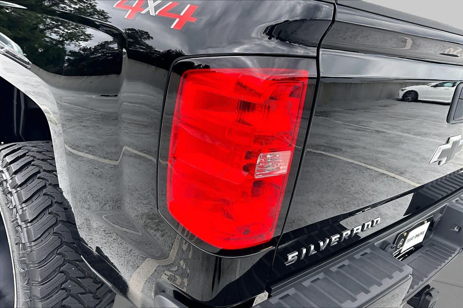 Used 2018 Black Chevrolet Custom image 28