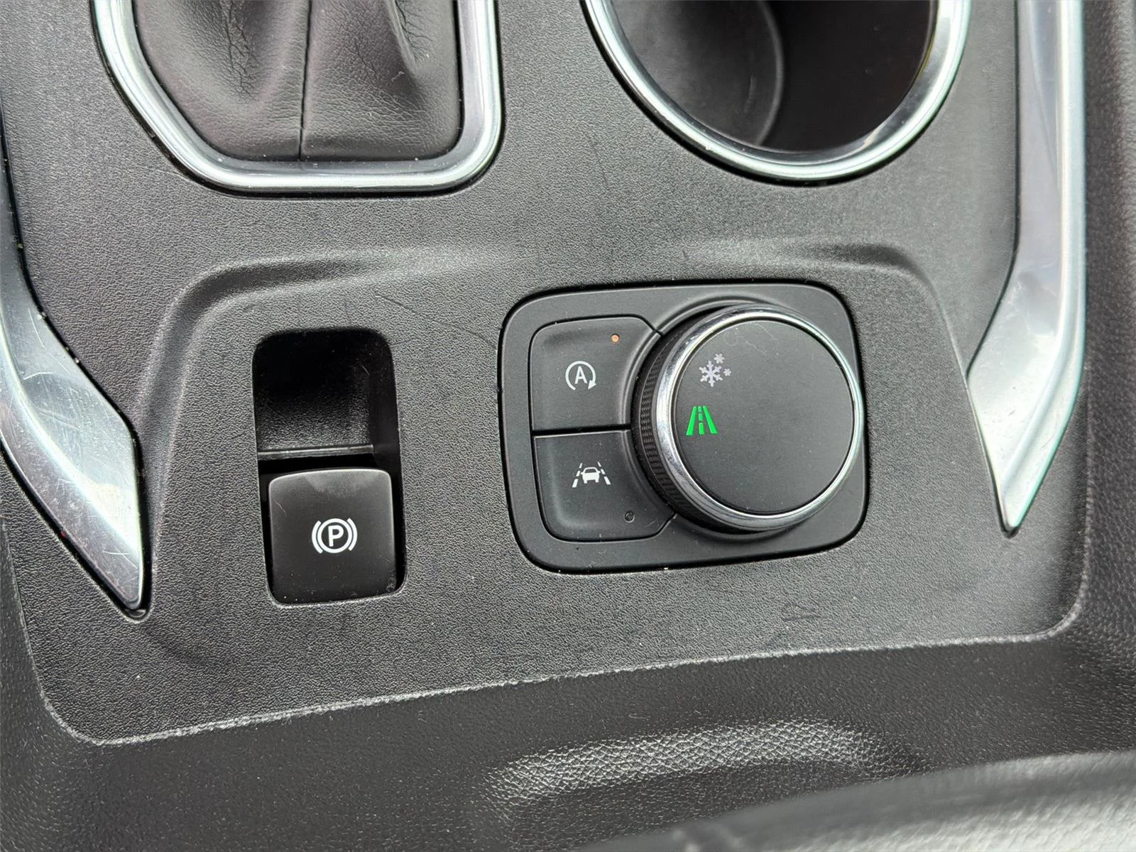 Used 2023 Mosaic Black Metallic Chevrolet LT Cloth image 20