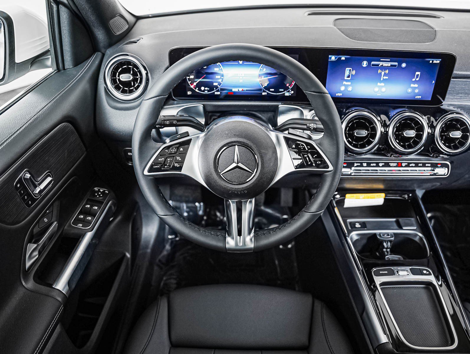 New 2026 Polar White Mercedes-Benz GLB 250 image 14