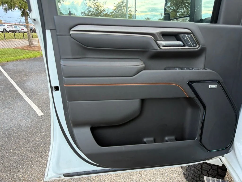 Used 2025 White GMC AT4 image 19