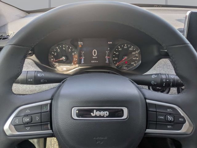 Used 2024  Jeep Latitude image 29