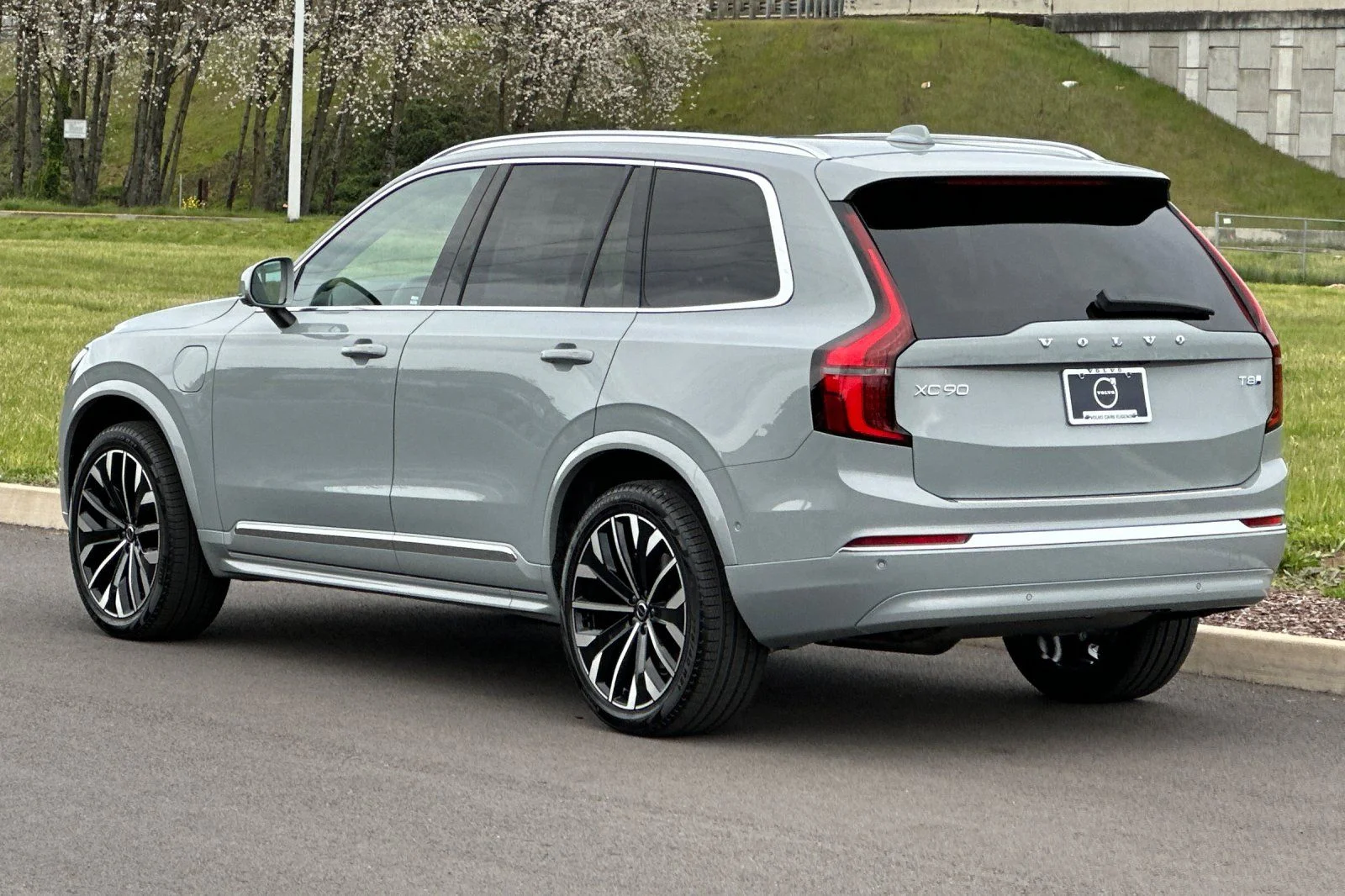 New 2026 Gray Volvo T8 Plus image 5