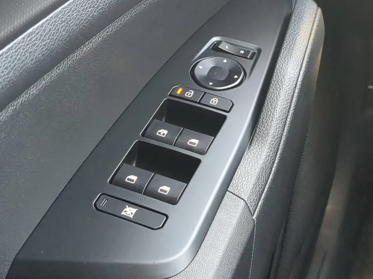 New 2027 Fusion Black Kia S image 27