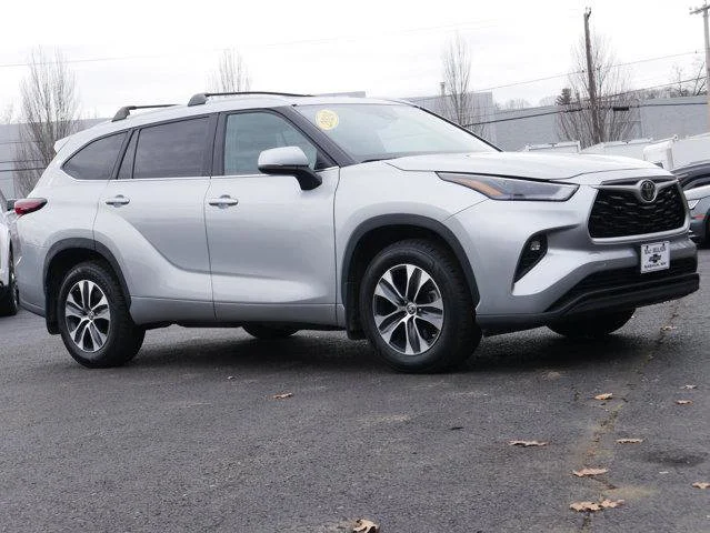 Used 2024  Toyota  image 10