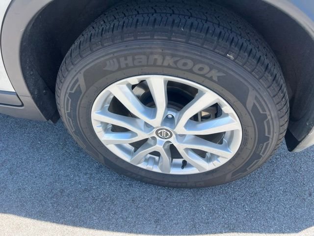 Used 2018 Brilliant Silver Nissan SV image 15