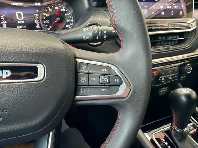 Used 2025 Red Jeep  image 23