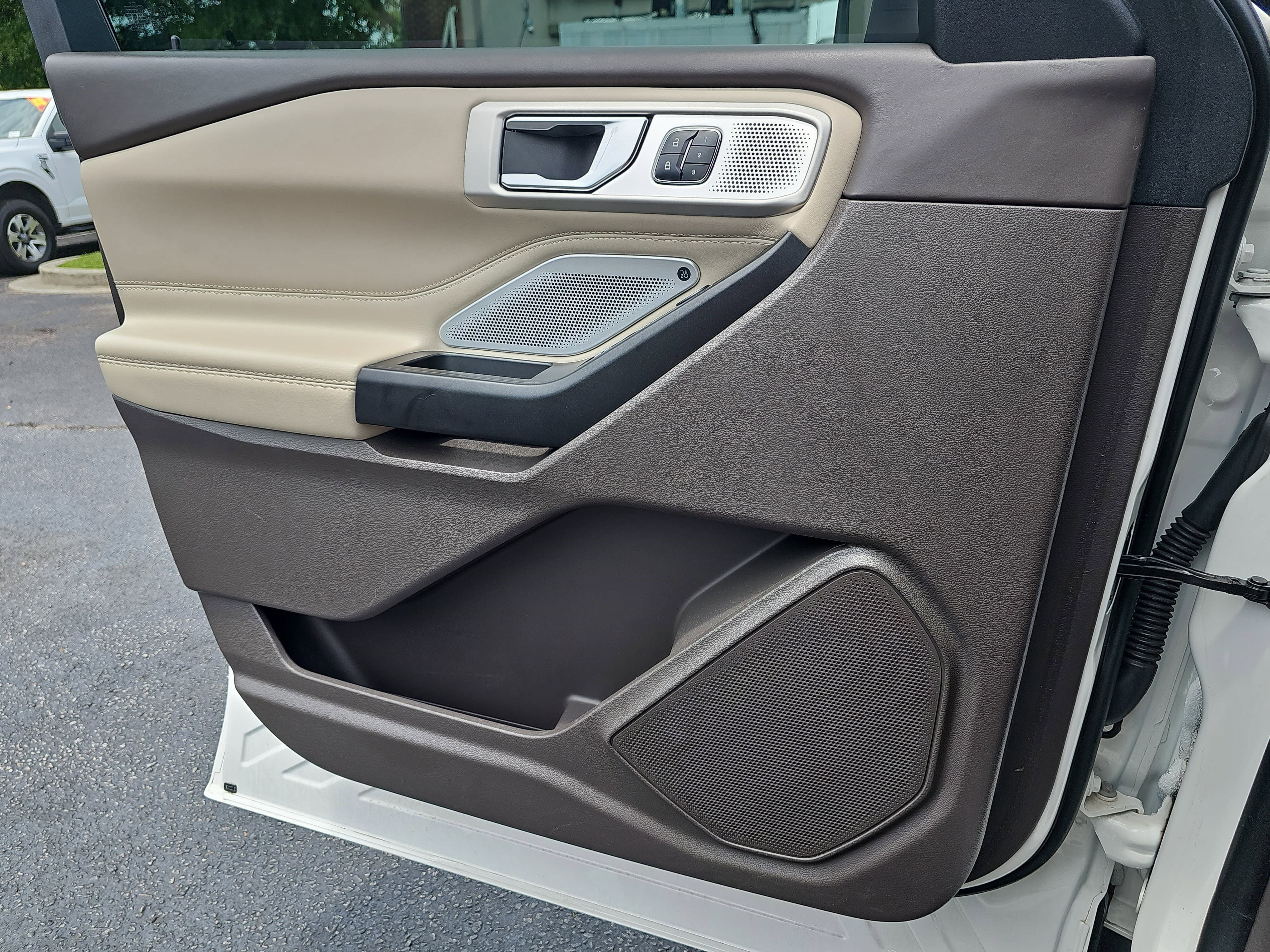Used 2020 White Ford Platinum image 32