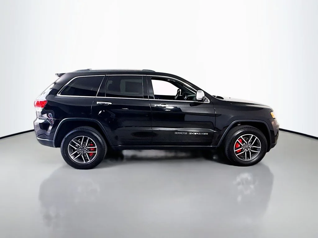 Used 2019 Diamond Black Crystal Pearlcoat Jeep Limited image 13