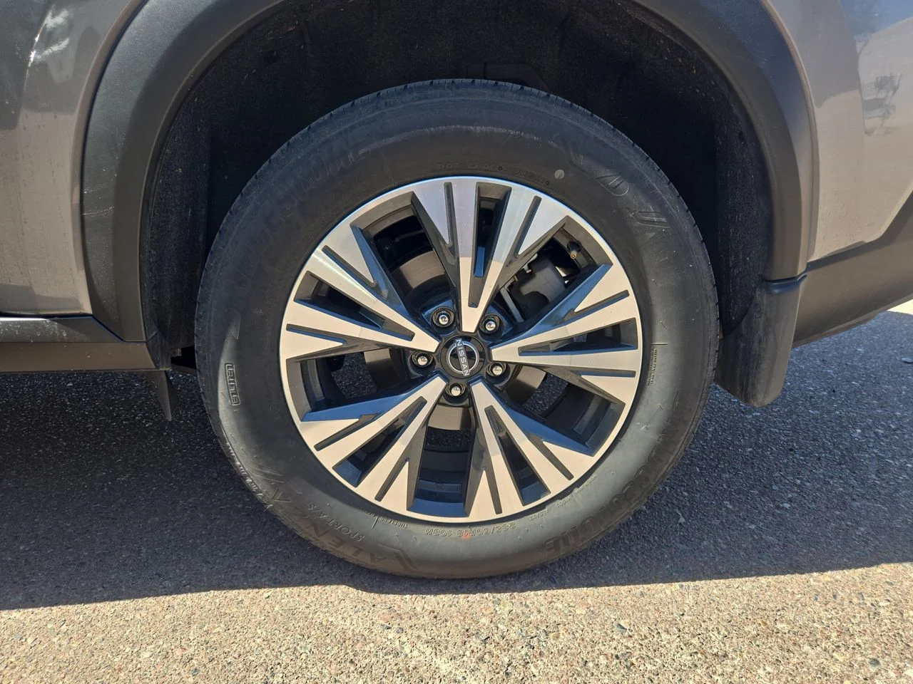 Used 2023 Gun Metallic Nissan SV image 18