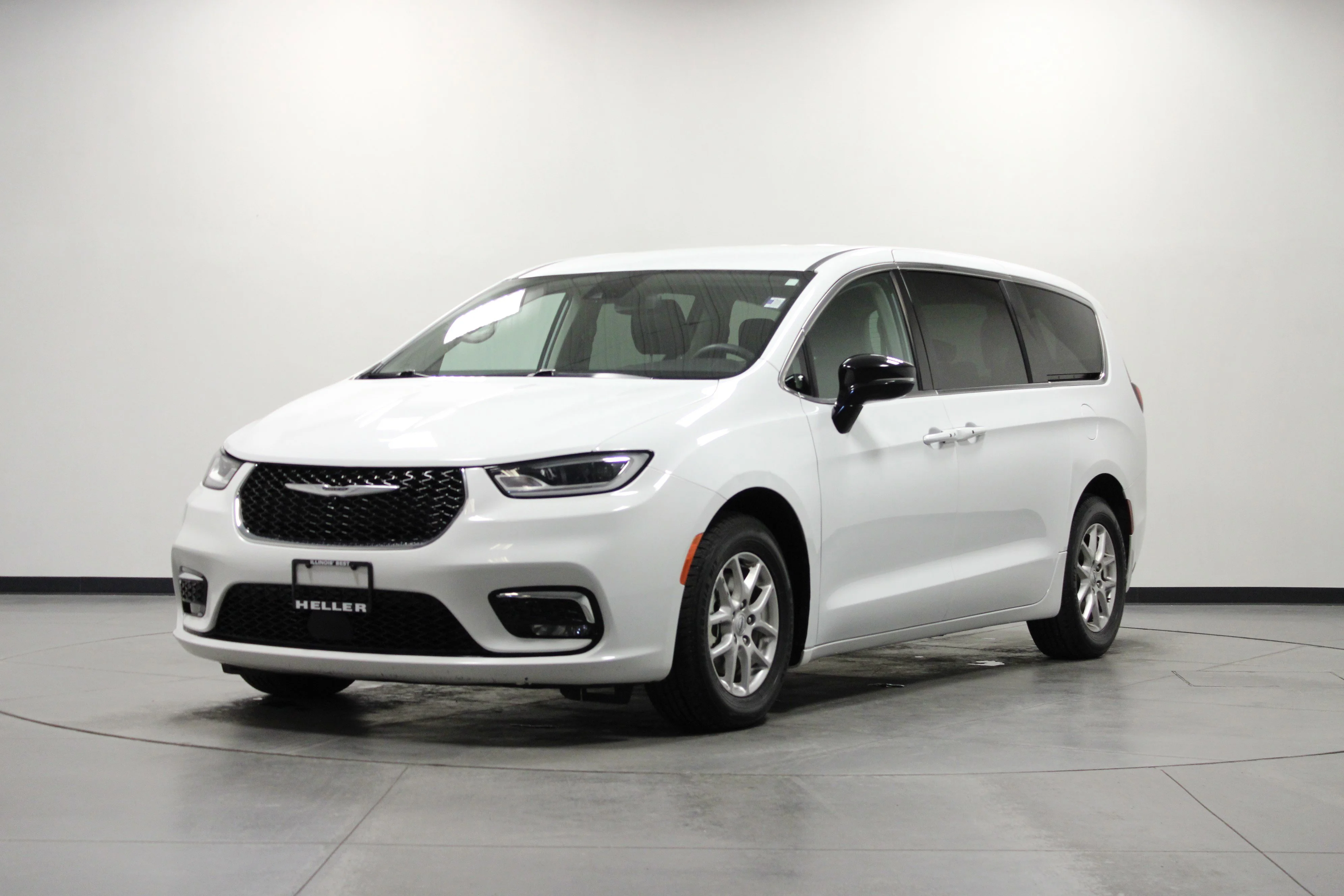 Used 2024 Bright White Clearcoat Chrysler Touring L image 8