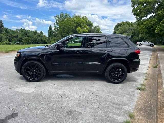 Used 2018 Black Jeep Altitude image 4