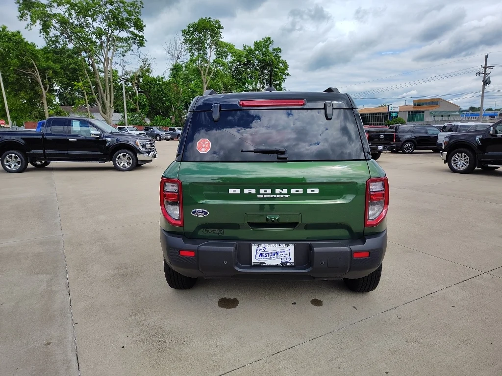 Used 2025 Eruption Green Metallic Ford Outer Banks image 6