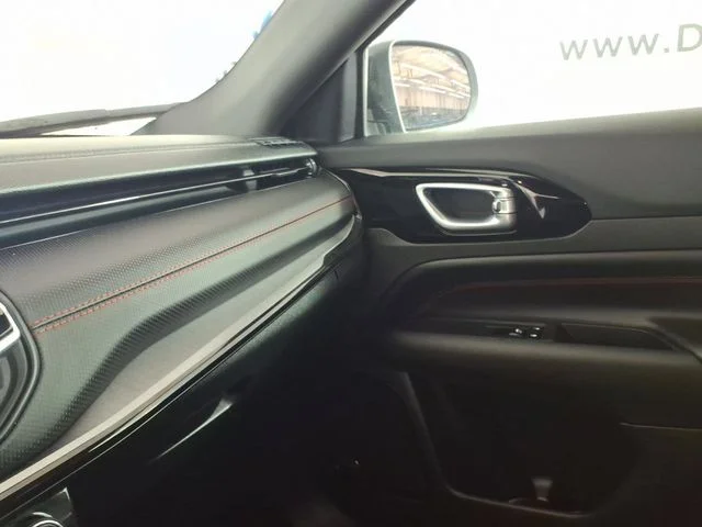 Used 2025 White Jeep Trailhawk image 22