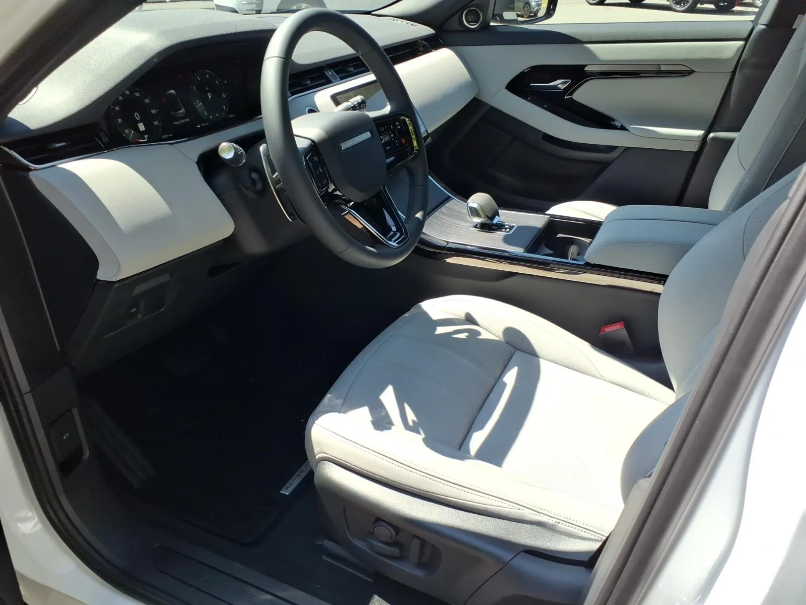 Certified Used 2026 Fuji White Land Rover S image 17