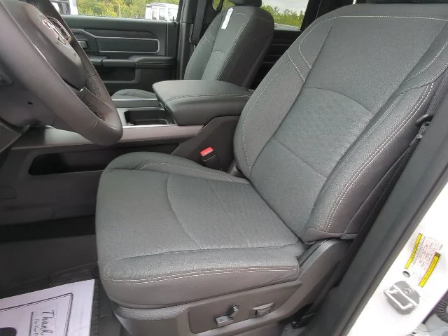 2026 RAM 3500 Big Horn - Photo 10